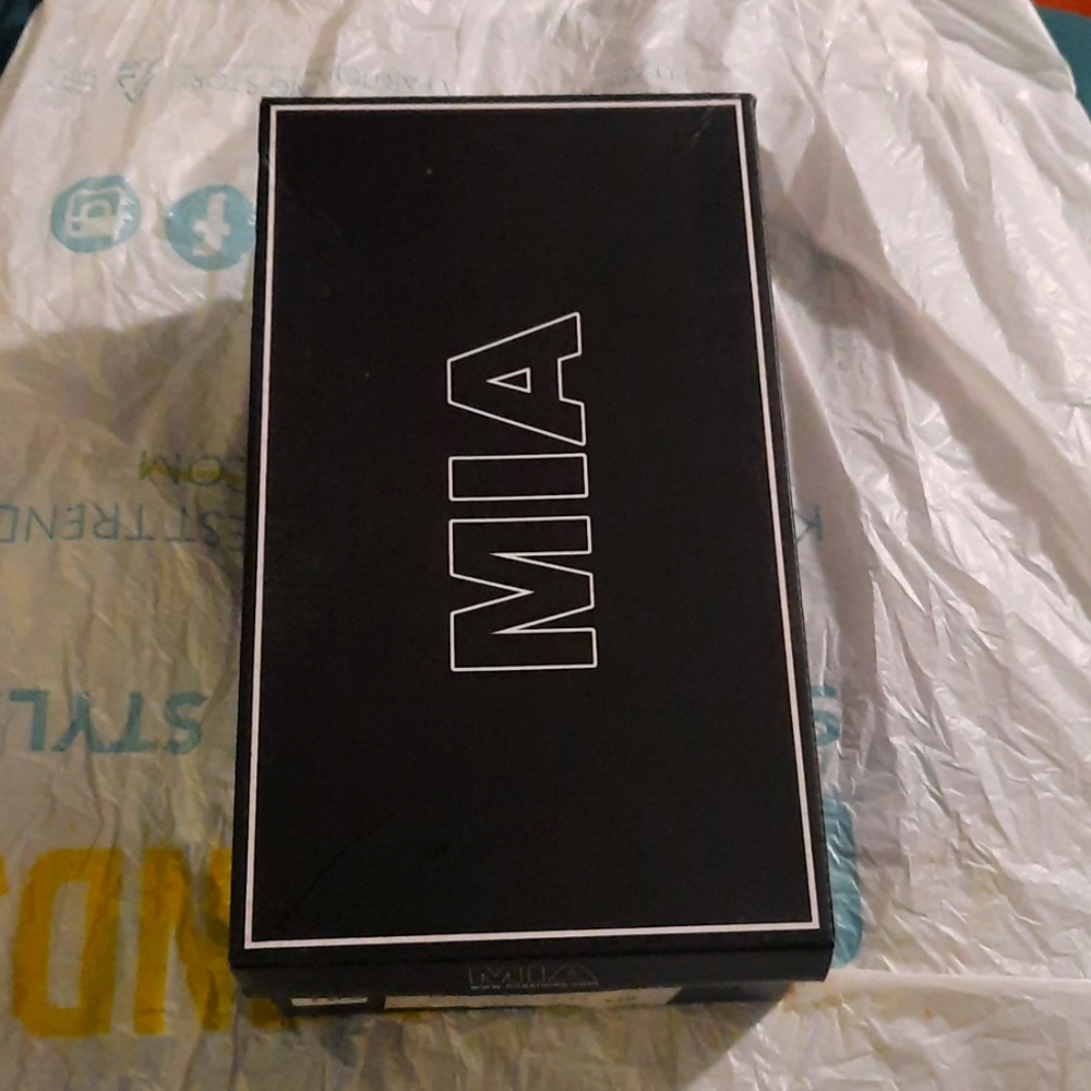 MIA Black Sandals